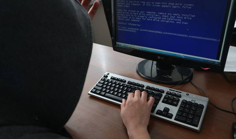 Украина обвинила Россию в серии хакерских атак