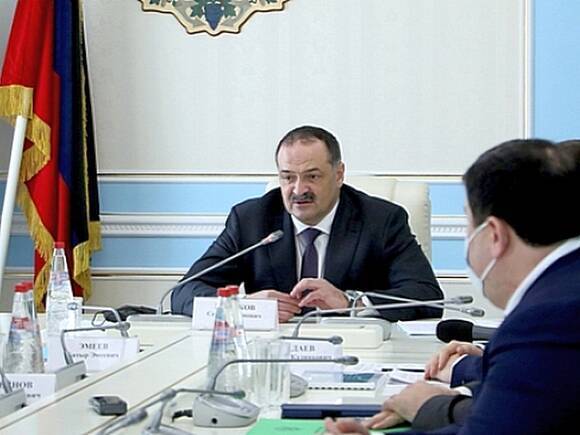 Глава Дагестана призвал молодого дагестанца извиниться за слова об «избиении всех русских»