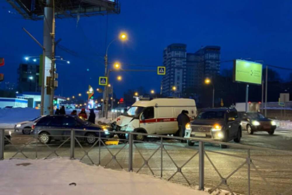 Скорая с беременной попала в ДТП в Новосибирске