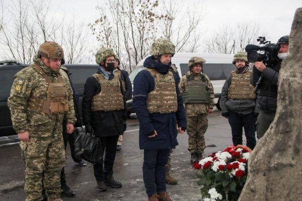 Военный аташе и глава МИД Дании посетили позиции украинских военных на Донбассе