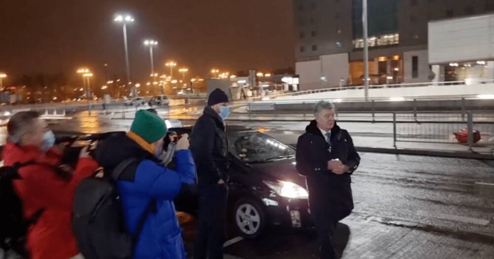 Порошенко прибыл в аэропорт Варшавы, чтобы вылететь в Киев (видео)