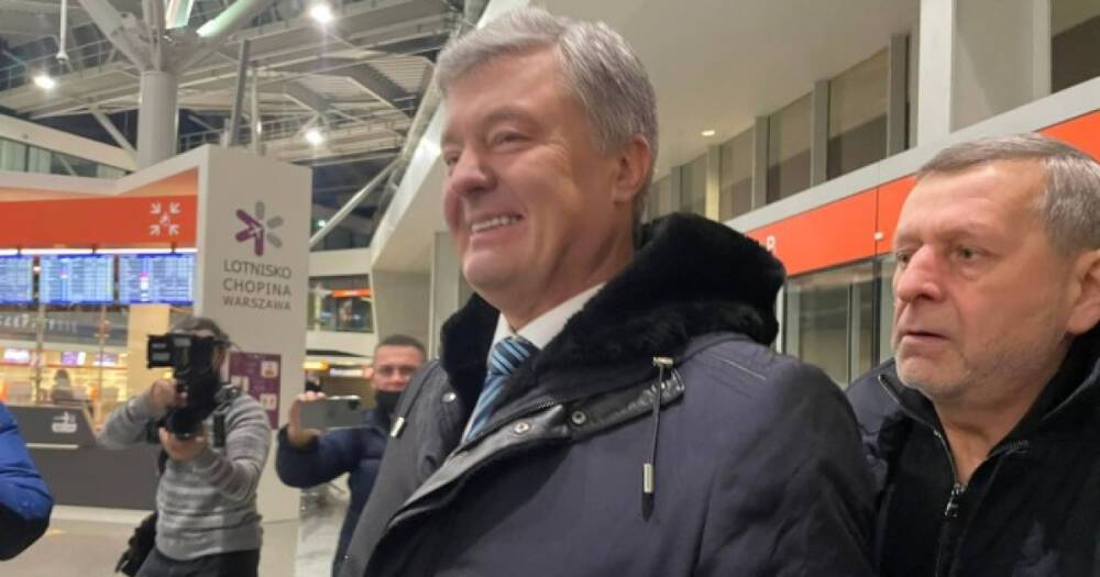 Порошенко прошел контроль в аэропорту Варшавы и вылетает в Киев