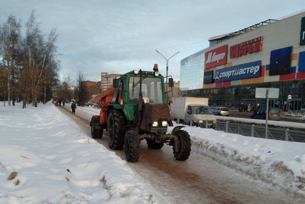 Власти грозят штрафом бизнесменам Великого Новгорода, отлынивающим от чистки снега и льда