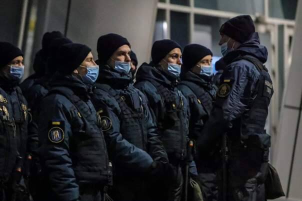 Порошенко возвращается в Украину: в аэропорту "Жуляны" установили кордон полиции