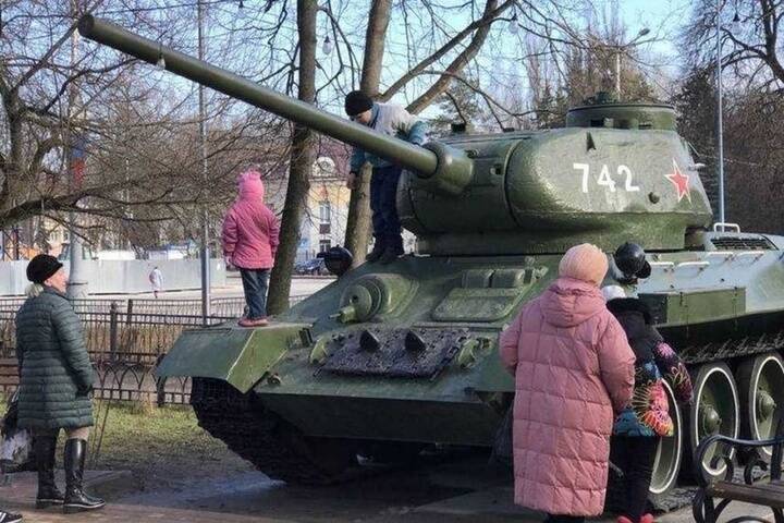 Суд вернул танк в брянском сквере Морозова военному заводу