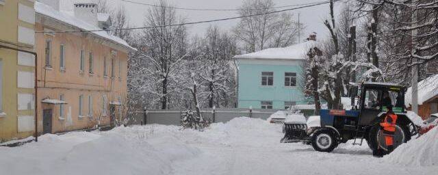 В Судогде из-за перегрузки во время уборки снега умер механизатор
