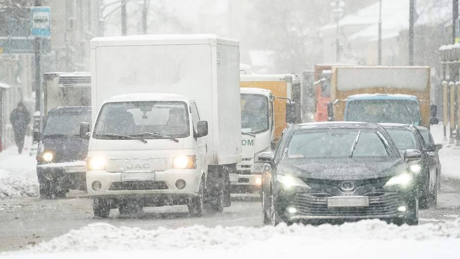 Автомобилистов в Москве призвали к осторожности из-за метели и гололедицы
