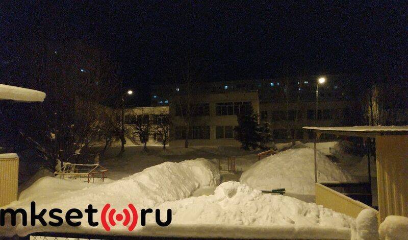 Хороводы вокруг сугробов: два детсада в Уфе почти полностью оказались под снегом