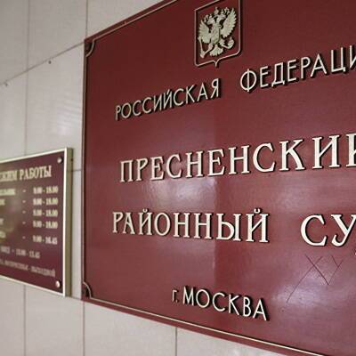 Суд лишил прав родителей девочки, жившей в московском медцентре