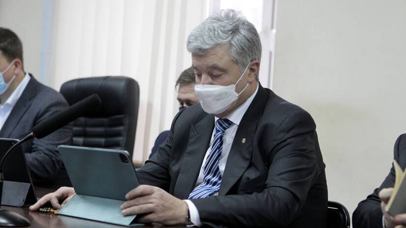 УНИАН: экс-президент Украины Пётр Порошенко задремал в ходе заседания суда