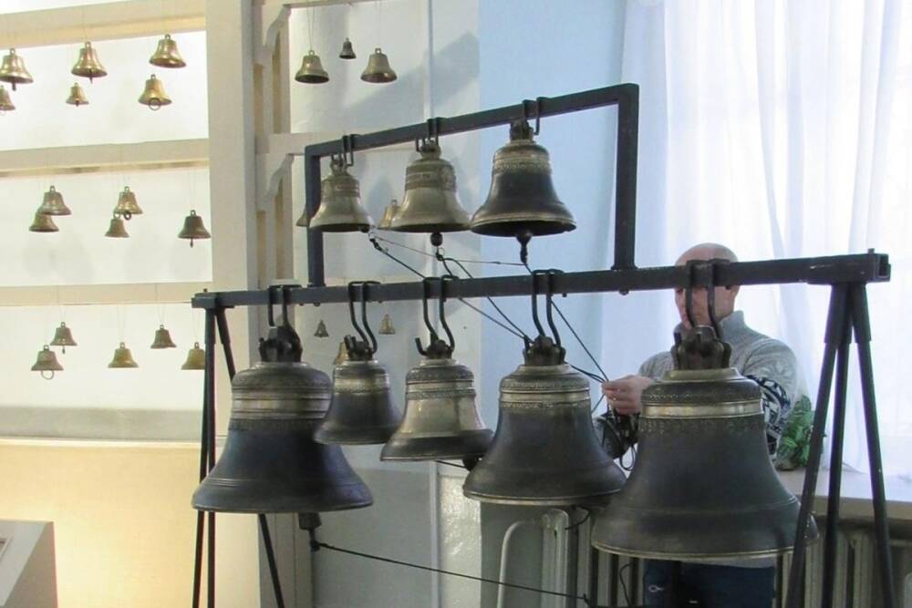 Передвижная звонница на пульте управления появилась в Музее колоколов Валдая