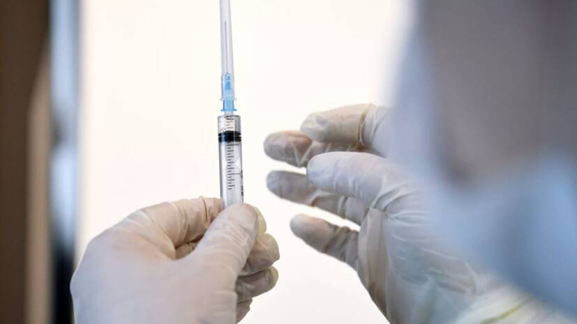 Более 1500 участников исследования вакцины для подростков привились первым компонентом