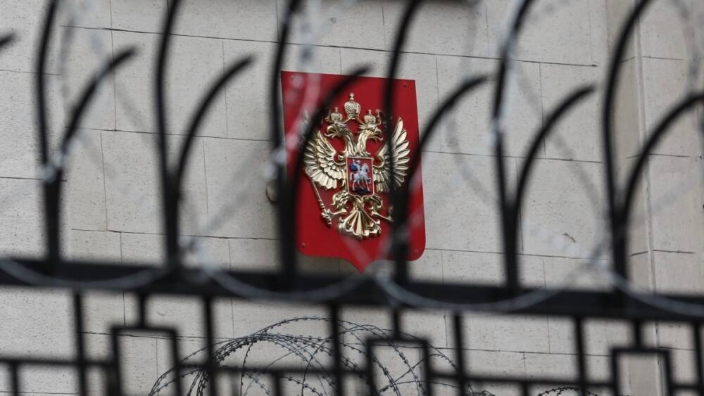 NYT: Россия начала эвакуировать семьи дипломатов из Украины