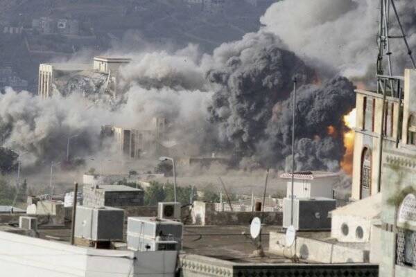 Саудовская Аравия разбомбила здание йеменского парламента в Сане