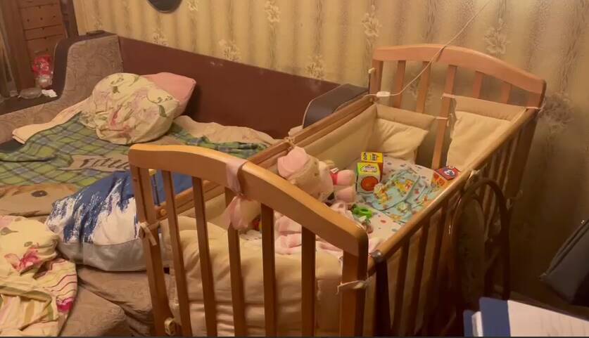Прокуратура показала обстановку квартиры, в которой умер 8-месячный младенец