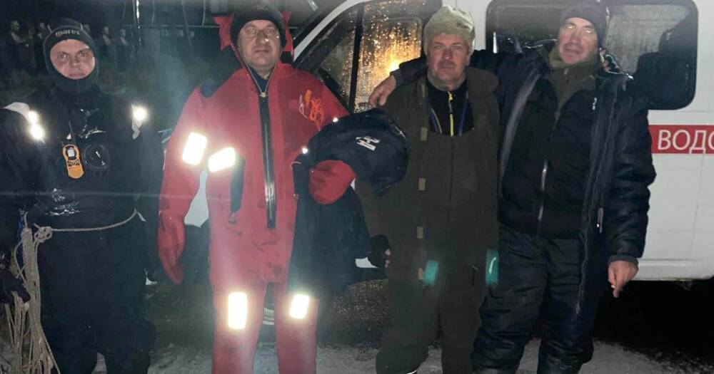 На Киевском водохранилище спасли трех рыбаков, которых отнесло от берега на льдине