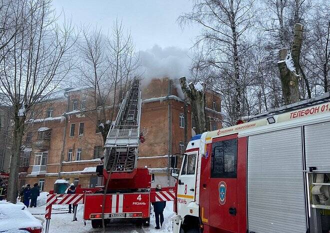 Во время пожара в четырехэтажном доме на окраине Рязани погиб человек