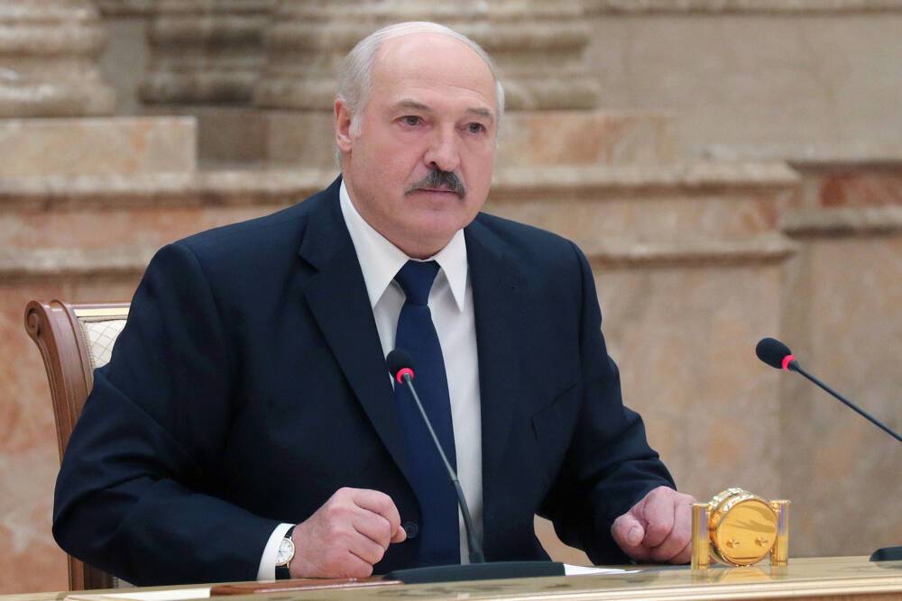Лукашенко заявил о стягивании войск Украины к границе