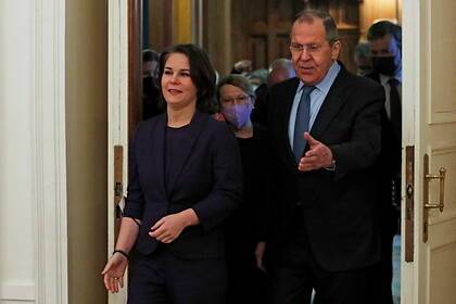 Бербок приехала в Москву: хочет обсудить темы, "бросающие тень" на отношения с РФ