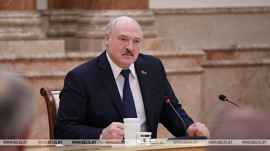 Лукашенко выступил за закрепление в Конституции обязанности граждан заботиться о своем здоровье