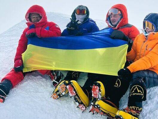 Альпинисты из Украины поднялись на высочайшую точку Антарктиды, среди покоривших вершину – жена мэра Днепра
