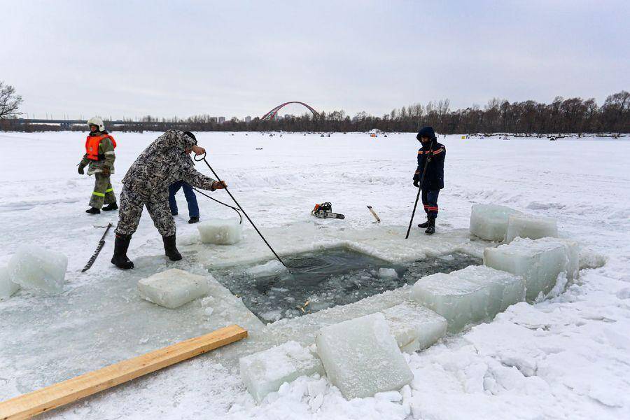Лёд тронулся: как в Новосибирске готовят крещенские купели