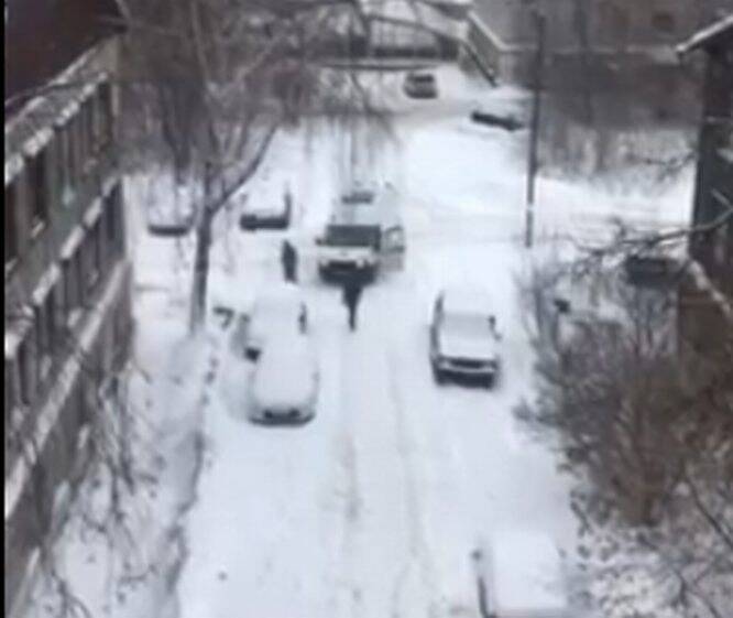 Еще одна скорая помощь застряла в снегу в Нижнем Новгороде