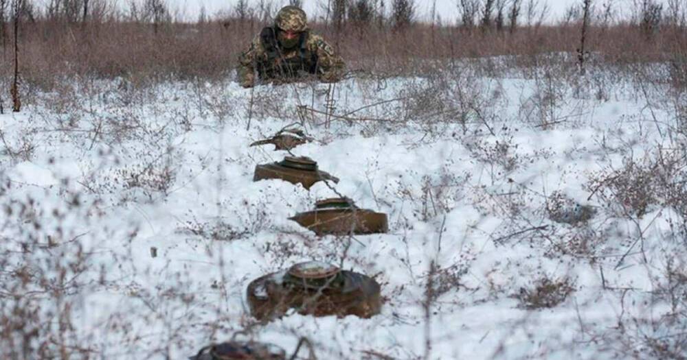 Украинский военный подорвался во время оборудования позиций в Донбассе