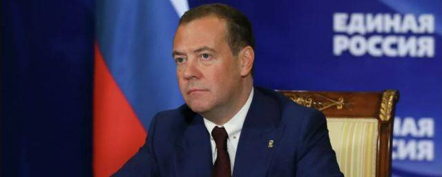 Медведев: Криминальный рынок услуг для мигрантов создает риски для безопасности России