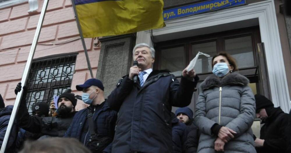 Сторонники Порошенко снова соберутся в его поддержку под Печерским судом — соцсети