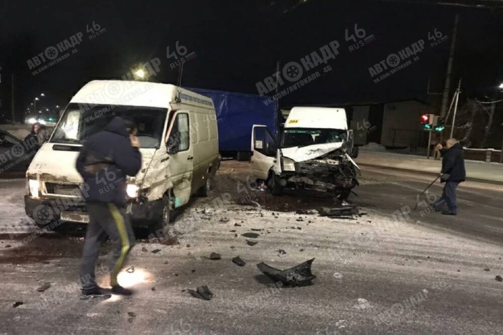 В Курске произошла авария с участием маршрутки