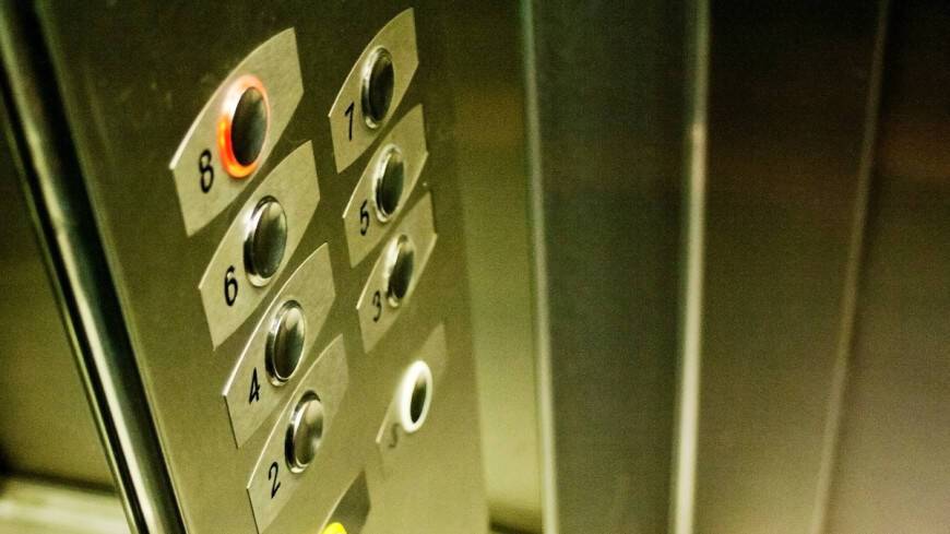 В московских домах в 2022 году заменят свыше 2,2 тысячи лифтов