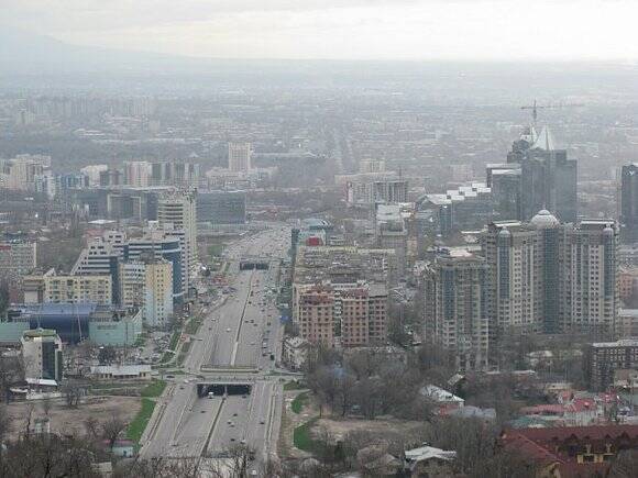 В Алма-Ате, где сохраняется наивысший уровень террористической опасности, перекрывают улицы