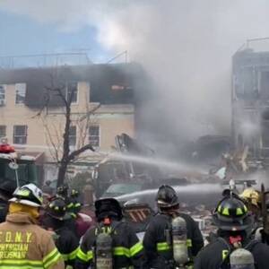 Взрыв газа в Нью-Йорке: обрушилась часть многоквартирного дома. Фото