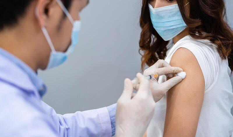 Две трети негативных реакций на антиковидные вакцины вызваны «эффектом ноцебо»