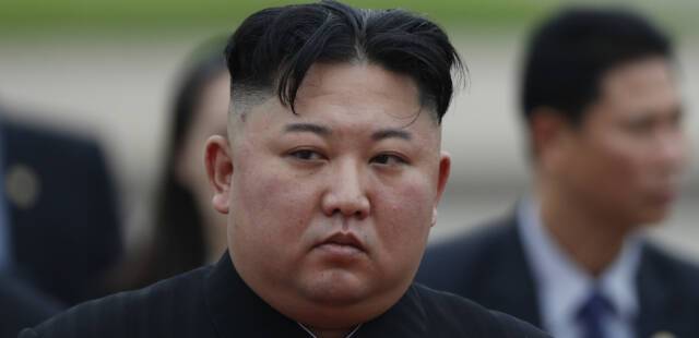 Для Ким Чен Ына ищут более высоких телохранителей