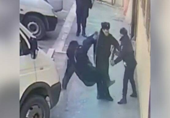 В Дагестане сняли на видео драку между полицейскими с автоматами