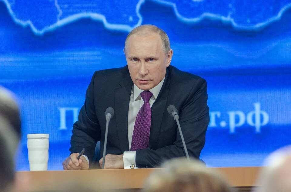 Путин отказался окунаться в прорубь на Крещение