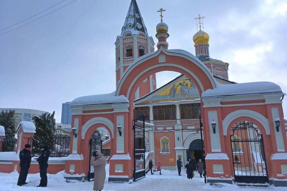 Пока гром не грянет: снег с Троицкого собора счистили после публикации МК в Саратове