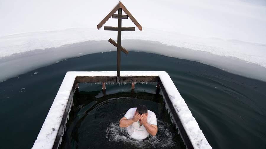 Около 200 тыс. человек посетили места крещенских купаний в Подмосковье