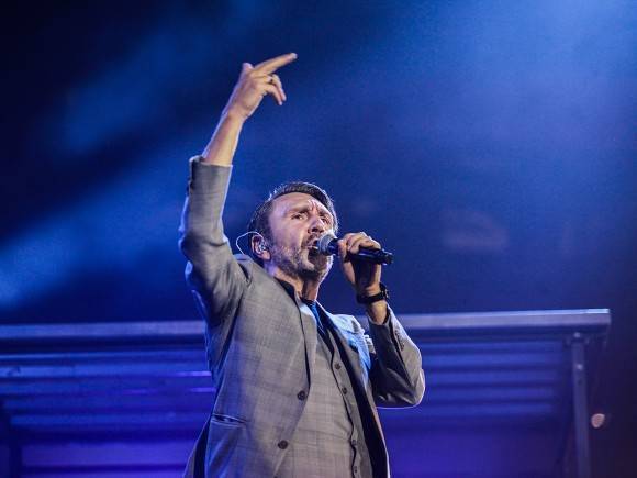 Шнуров выпустил «извинительный» клип в ответ на критику петербургских властей за предыдущую песню