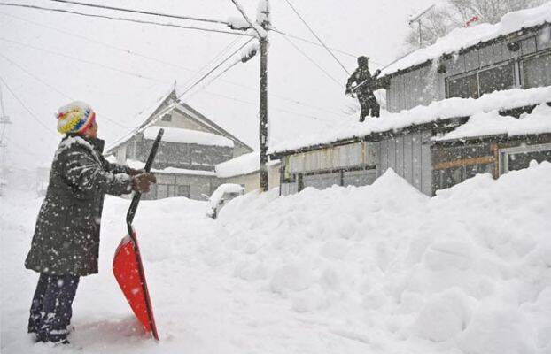 В Японии из-за аномальных снегопадов отменены более 230 авиарейсов