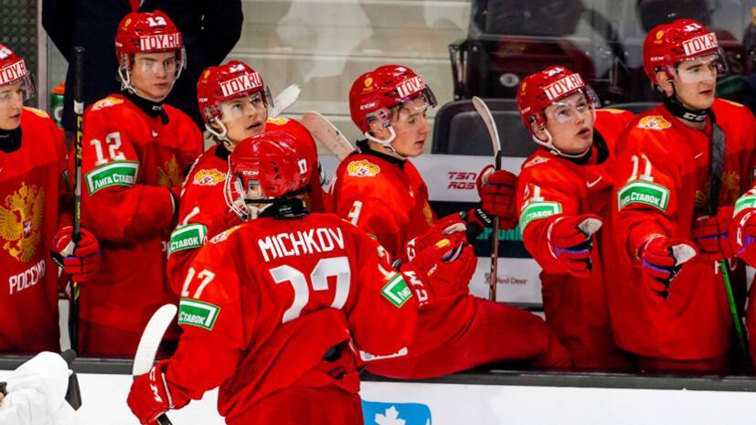Российские хоккеисты вернулись в страну после МЧМ