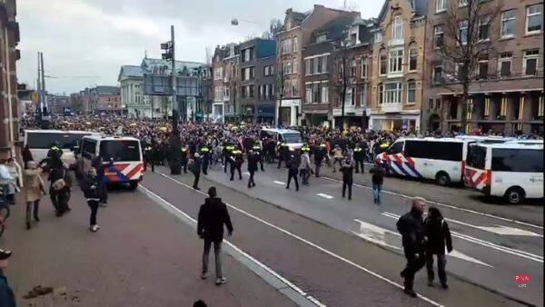 В Амстердаме митинг против COVID-ограничений перерос в беспорядки