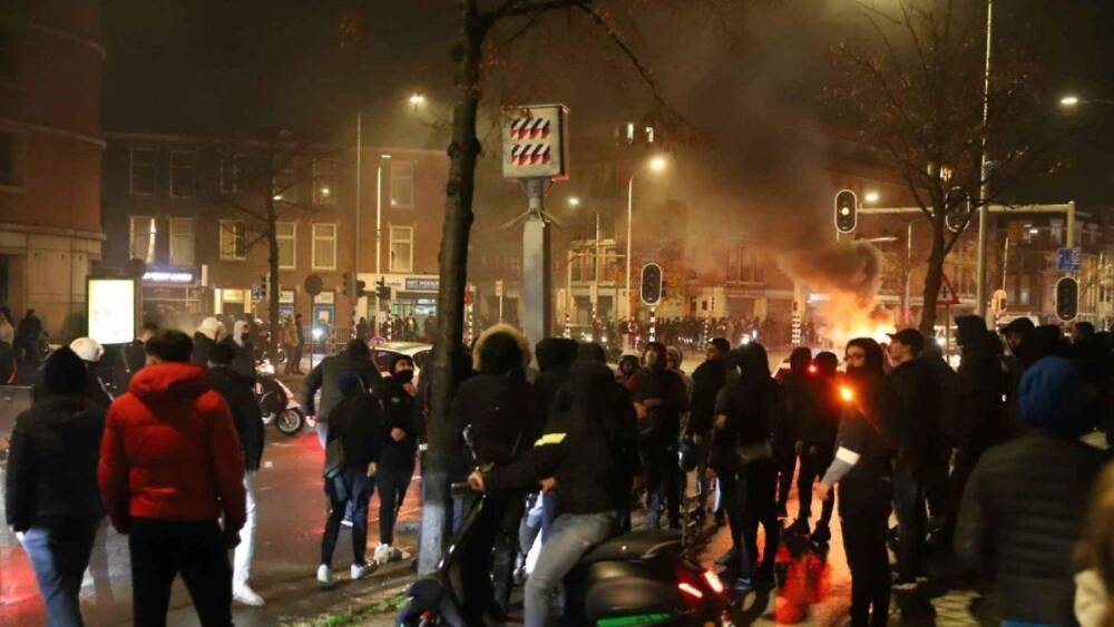 В Амстердаме полиция жестоко избила протестующих