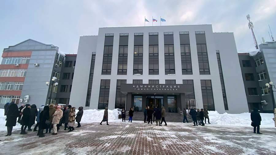 В Южно-Сахалинске мэрию эвакуировали из-за сообщения о минировании