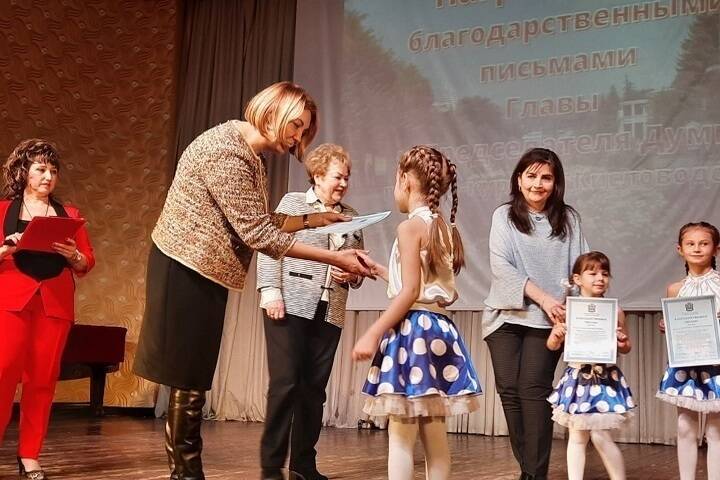 В Кисловодске рекордное число школьников получило грамоты от мэра