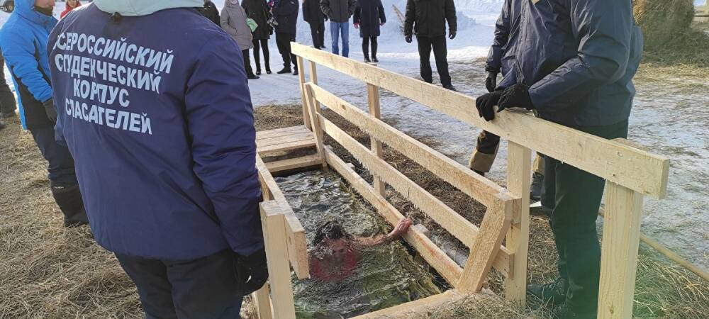Под Петербургом ищут женщину, утонувшую во время крещенского купания