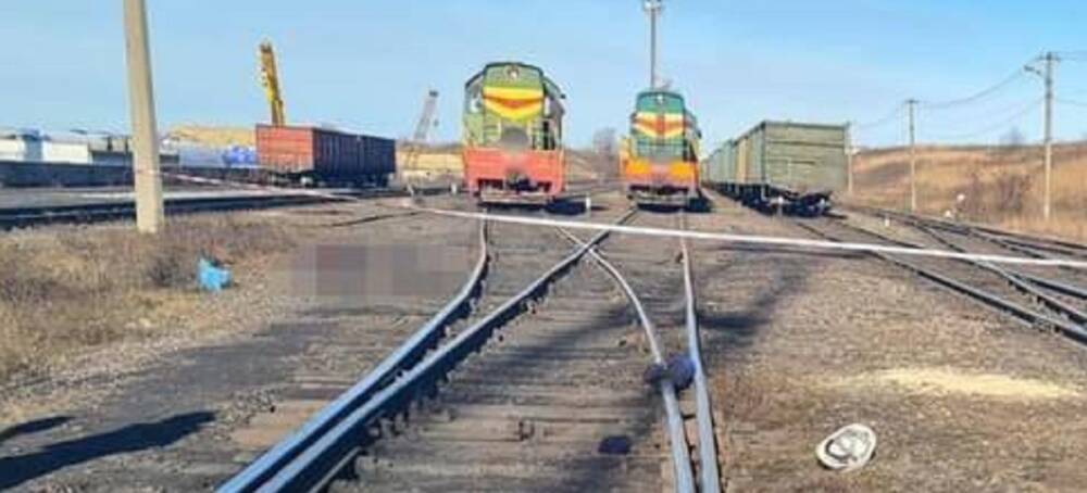 Трагедия на железной дороге под Одессой, машинист не заметил работника: кадры с места