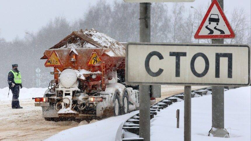Из-за снегопада перекрыты трасса «Урал» через несколько регионов России